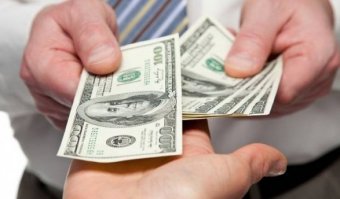 Украинцы в Польше за прошлый год перечислили домой более 3,2 млрд долларов