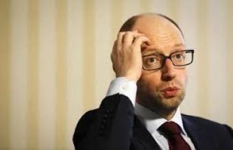 Яценюк скликав фінансову раду через курс гривні