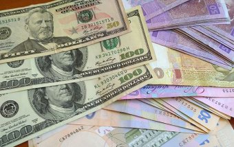 Гривня на міжбанку трохи ослабла