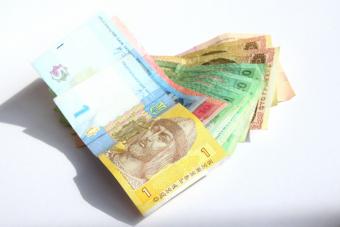 Показатель средней зарплаты за апрель утвержден на уровне 3429,94 грн.
