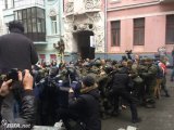 У Києві затримали Саакашвілі, а біля його будинку почалися сутички