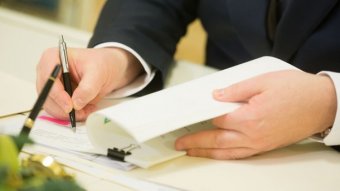 Петро Порошенко підписав закон, який полегшує Україні виплати за держборгом