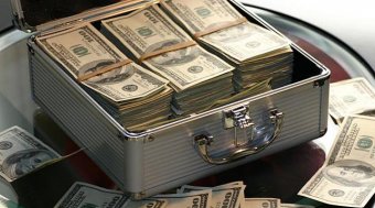 Супруги из США получат рекордную компенсацию в 42 млн долларов за ДТП