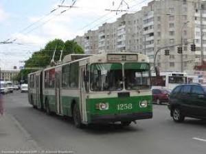 В.Янукович пообещал выплатить зарплаты бюджетникам