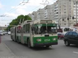 В.Янукович пообещал выплатить зарплаты бюджетникам