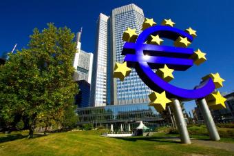 Європейський центробанк розпочинає скуповувати держоблігації