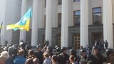 Депутаты ходят на работу подземными ходами из-за митингующих